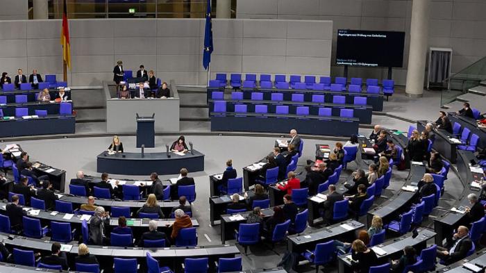 Der Frauenanteil im Parlament stagniert seit Jahren bei ca. einem Drittel. - Bild: Wikim./ Steffen Pr&ouml;&szlig;dorf