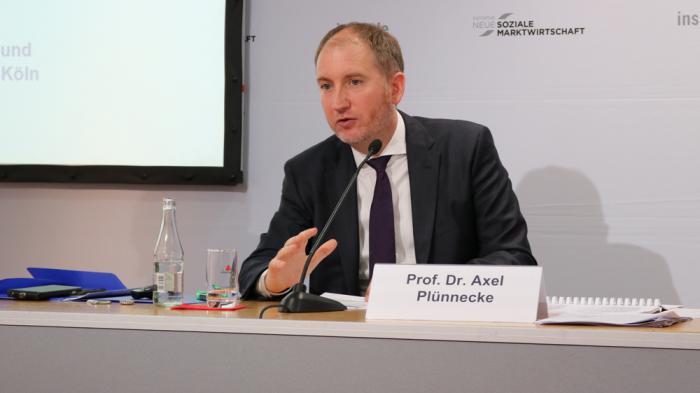 Prof. Axel Pl&uuml;nnecke stellte den Bildungsmonitor 2017 am Donnerstag in Berlin vor. - Bild: zwd