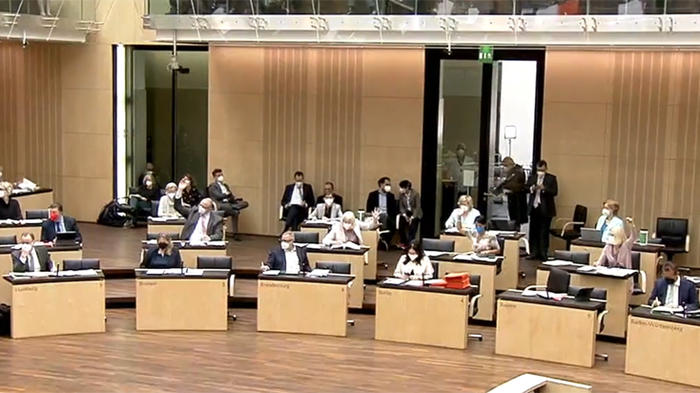 Abstimmung &uuml;ber die Entschiedung zum F&uuml;hrungspositionengesetz (BR-Videostream)