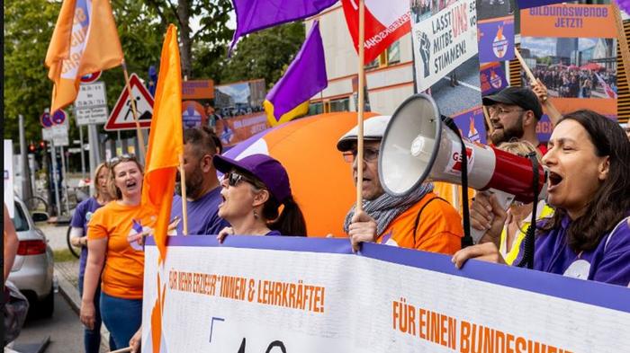 Das B&uuml;ndnis zur Bildungswende demonstriert f&uuml;r Chancengerechtigkeit.  -  Bild: GEW.