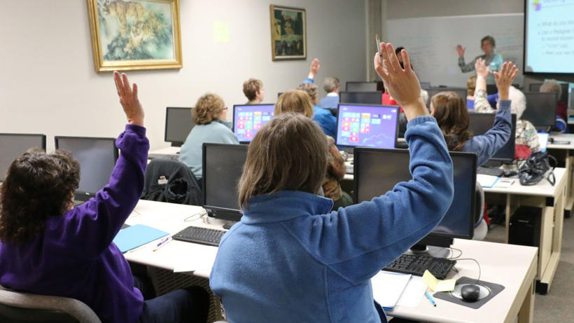 Auszubildende lernen in der Berufsschule. - Bild: PxHere 