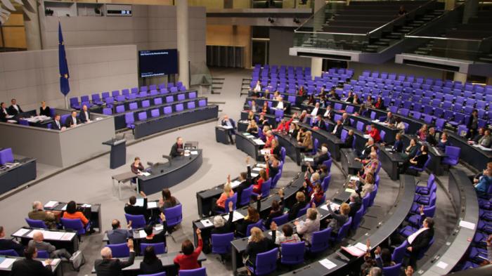 Abstimmung &uuml;ber "Mehr Frauen im Bundestag": Koalitionsmehrheit votierte f&uuml;r Federf&uuml;hrung des Innenausschusses