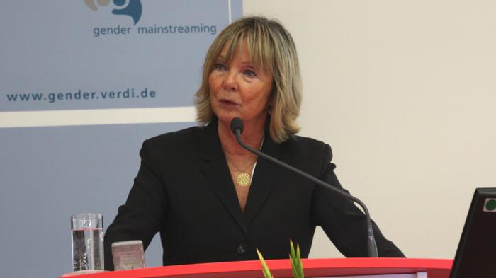 Christine L&uuml;ders beim Gender Fachdialog am Freitag in Berlin. - Bild: zwd