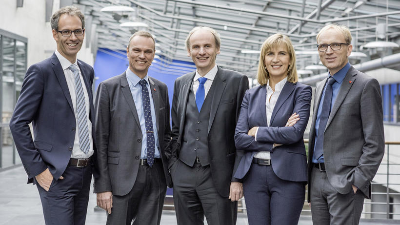 Vier Männer und nur eine Frau: So ist die Leitung der deutschen FHs und HAWs im Durchschnitt verteilt. - Bild: Julia Bergmeister