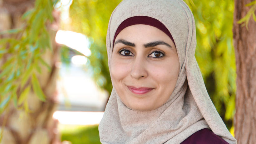 Frau mit Kopftuch -  Bilc: pexels / Moaid Mefleh