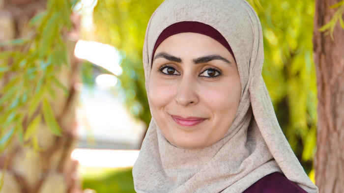 Frau mit Kopftuch -  Bilc: pexels / Moaid Mefleh