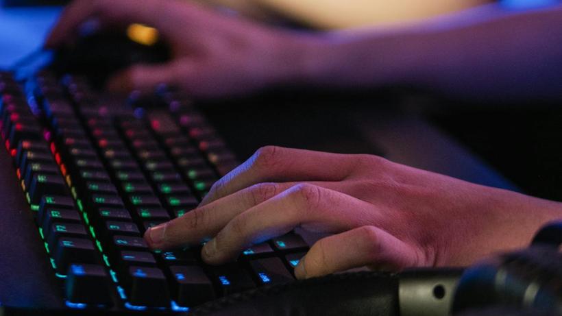 Digitale Gewalt ist laut Justizministerin Hubig ein Massenphänomen geworden. - Bild: pexels/ A. Darmel