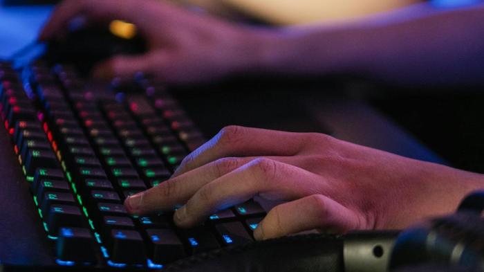 Digitale Gewalt ist laut Justizministerin Hubig ein Massenph&auml;nomen geworden. - Bild: pexels/ A. Darmel