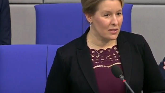 Giffey im Bundestag am 27. Januar 2021