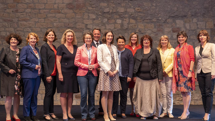 Gruppenbild der 29. Frauen- und Gleichstellungsministerinnenkonferenz Bild: mffjiv.rlp