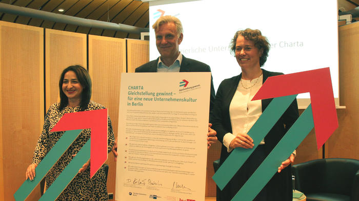 Dilek Kolat, Beatrice Kramm und Stephan Schwarz (v.l.n.r.) - Bild: SenGPG