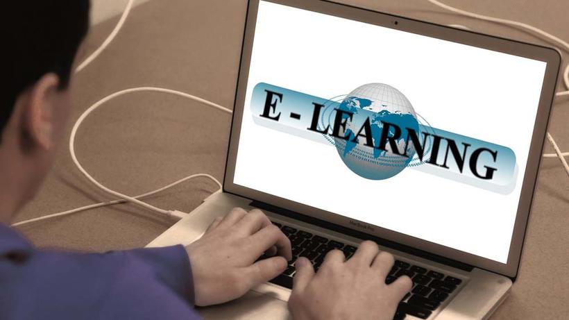 Schüler beim Online-Lernen - Bild: Pixabay / Gerd Altmann