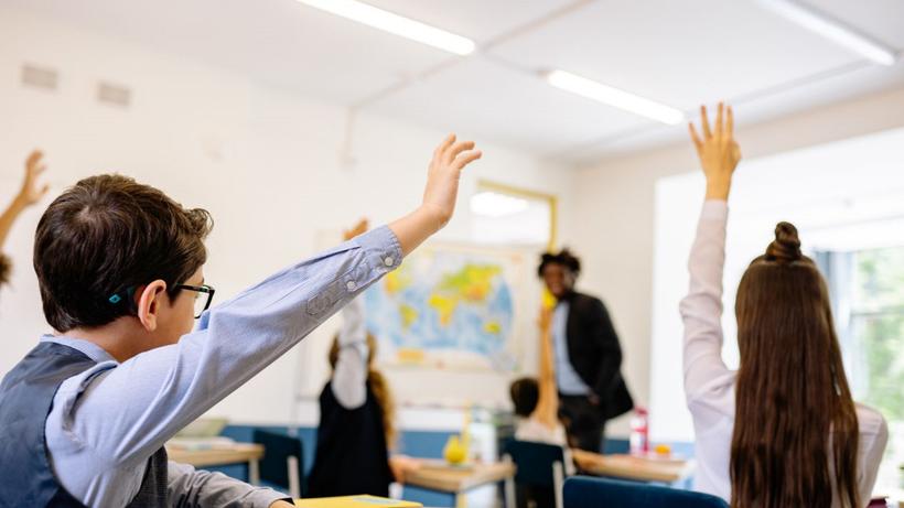 Viele Lehrkräfte möchten, dass mehr Demokratielernen gefördert wird. - Bild: pexels/ Yan Krukau 