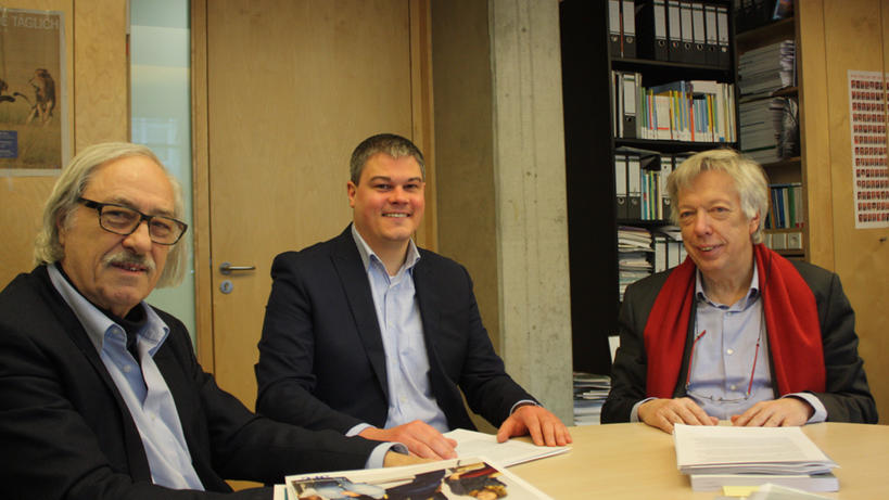 zwd-Chefredakteur Holger H. Lührig, Bildungsredakteur Hannes Reinhardt und Dr. Ernst Dieter Rossmann in seinem Berliner Abgeordnetenbüro (v.l.n.r.).