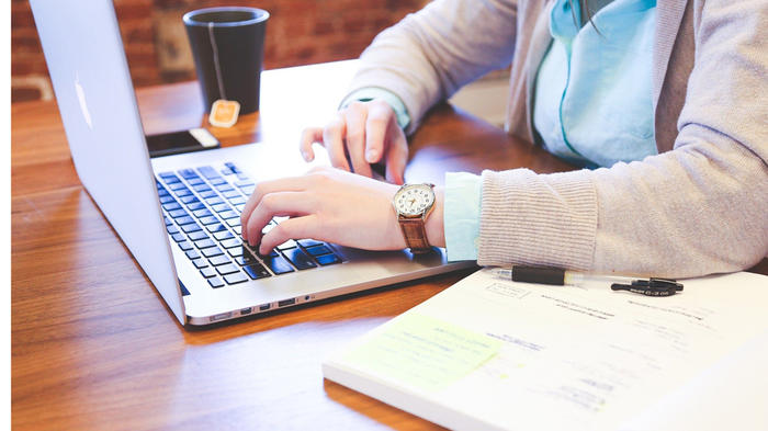 Der Digitalpakt 2.0 soll die Digitalisierung an Schulen weiter voranbringen. - Bild: Pixabay/ StartupStartPhotos