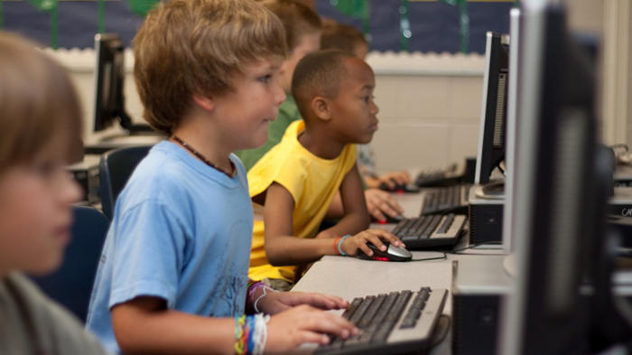 Digitale Technik in Schulen k&ouml;nnte in der Krise das Lernen sicherstellen. - Bild: PxHere