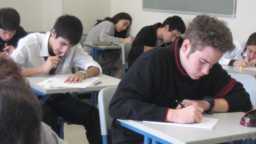 Schriftliche Abiturprüfungen - Bild: flickr / ccarlstead