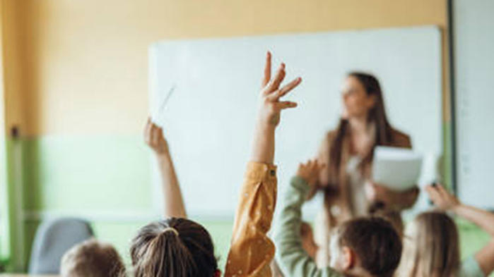 Viele Lehrkr&auml;fte erleben im Berufsalltag Stress und Ersch&ouml;pfung. - Bild: gettyimages