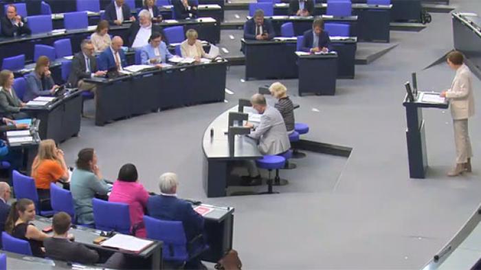 Erste Lesung der 29. BAf&ouml;G-Novelle: Am Redepult Ministerin Stark-Watzinger