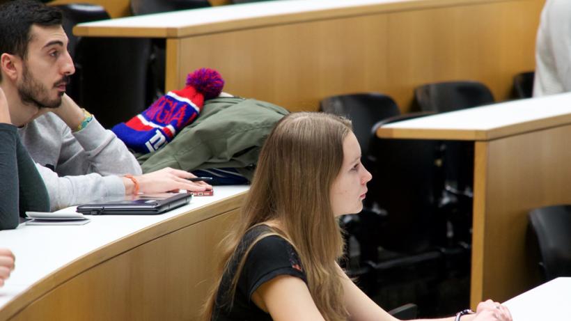 Viele Studierende sind durch die Krise in einer ungesicherten Lage.. - Bild: flickr / Universität Salzburg