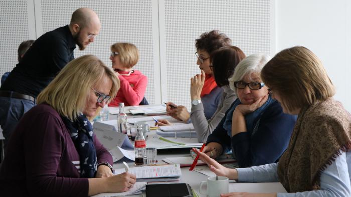 Erwerbst&auml;tige bei einem Weiterbildungskurs - Bild: flickr / Fachstelle f&uuml;r &Ouml;ffentliche Bibliotheken