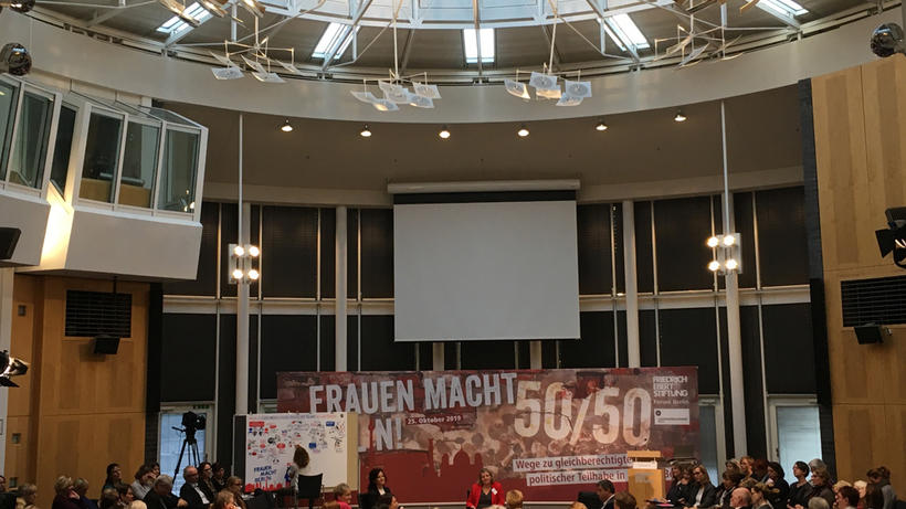 Fishbowl-Diskussion in der Friedrich-Ebert-Stiftung. - Bild: zwd