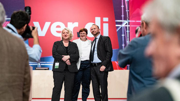 Die neu gew&auml;hlte Spitze von ver.di: Andrea Kocsis, Christine Behle und Frank Werneke (v.l.n.r.). - Bild: verdi.de / Lenny Rothenberg
